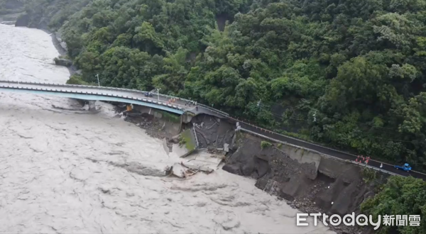 ▲▼高雄豪雨狂炸，南橫公路空拍慘況曝光。（圖／記者吳奕靖翻攝）