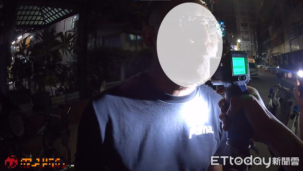 ▲▼男子騎機車酒駕，酒測值高達0.93mg/L。（圖／警方提供）           