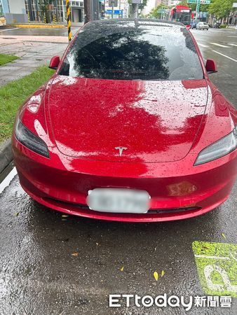 ▲▼高雄車禍。（圖／記者許宥孺翻攝）