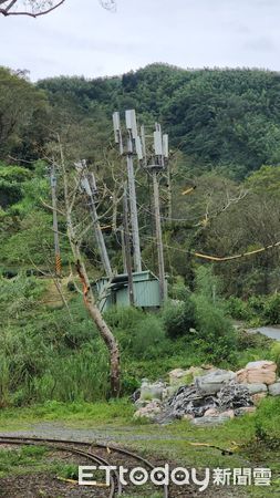 ▲▼   颱風重創基地台，嘉義縣電信修復率達98%、126村里訊號改善中  。（圖／嘉義縣政府提供）