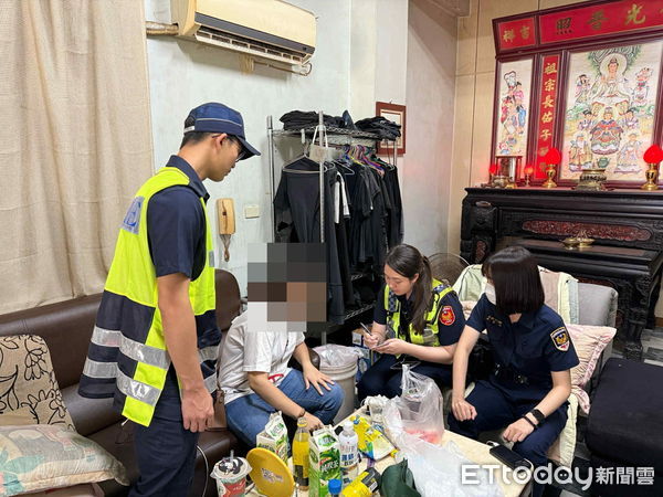 ▲▼    失明女子在路中徘徊 水上暖警護送返家    。（圖／水上分局提供）