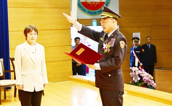 ▲前國安局副局長黃明昭今天接任警察大學校長，今天宣誓就職。（圖／警大提供）