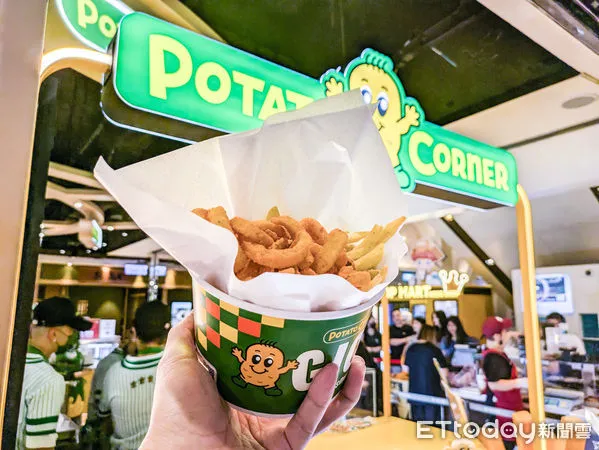 ▲Potato Corner台灣首店菜單曝光。（圖／記者黃士原攝）