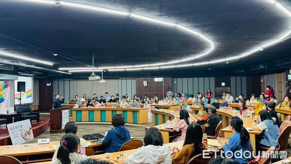 ▲台南勞工局舉辦「打造多元性別友善職場論壇」，吸引百位企業、市民熱烈參與。（記者林東良翻攝，下同）