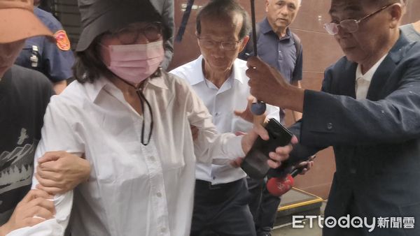 ▲▼黃呂錦茹完成交保手續，離開北院。（圖／記者黃哲民攝）