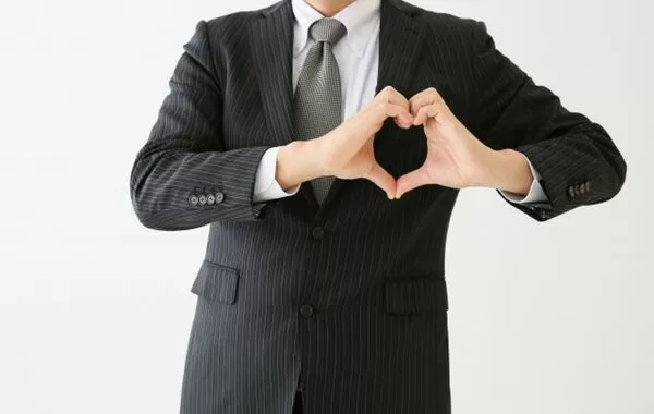 前主播簡立喆透露曾被媽寶富二代瘋狂追求。（示意圖，photoAC）