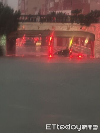 ▲▼台南暴雨成災。（圖／記者林東良翻攝）