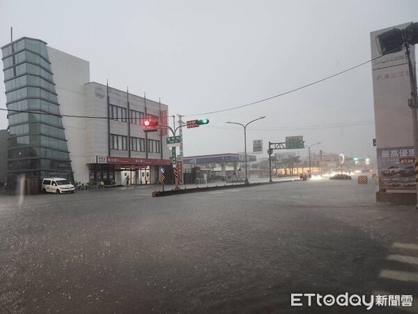 ▲▼台南暴雨成災。（圖／記者林東良翻攝）