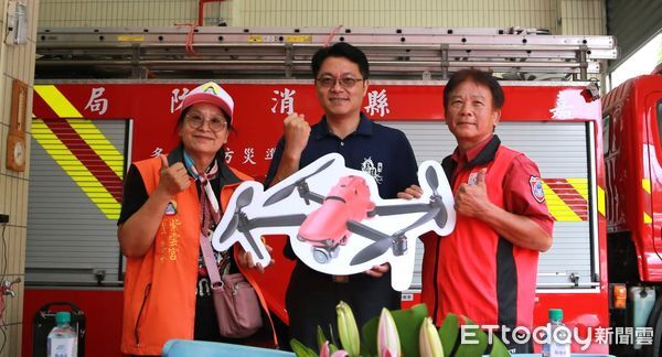 ▲▼  沙鹿區公明里紫雲宮捐贈嘉義縣義勇消防總隊救災無人機，提升消防救災效能  。（圖／嘉義縣消防局提供）