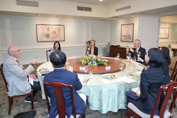 ▲▼外交部政務次長吳志中款宴德國國會外委會議員拉德萬（Alexander Radwan）。（圖／外交部提供）