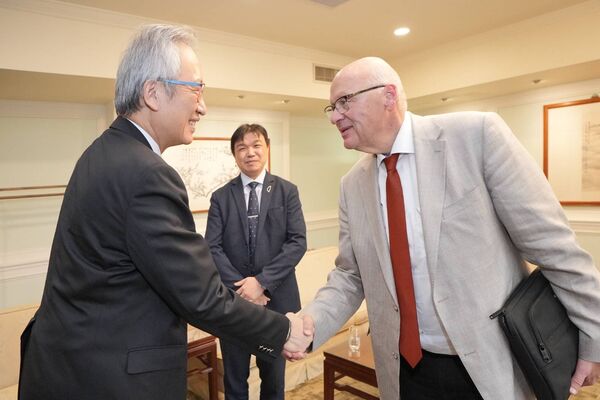 ▲▼外交部政務次長吳志中歡迎德國國會外委會議員拉德萬（Alexander Radwan，右一）。（圖／外交部提供）