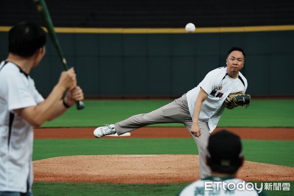 ▲▼呈祥保險經紀公司宣布贊助台鋼雄鷹。（圖／記者許宥孺翻攝）