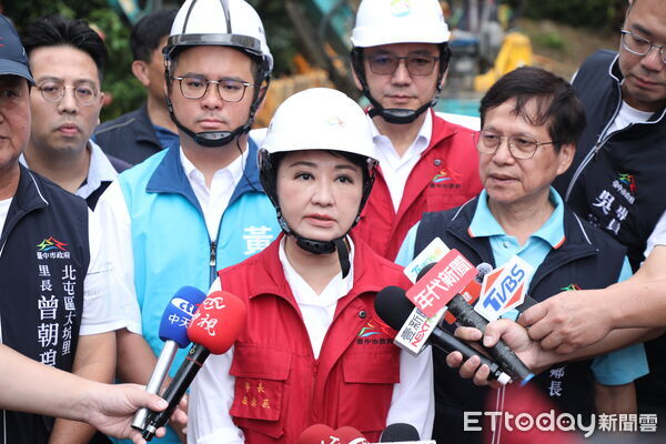 ▲盧秀燕勘災 。（圖／記者游瓊華翻攝）
