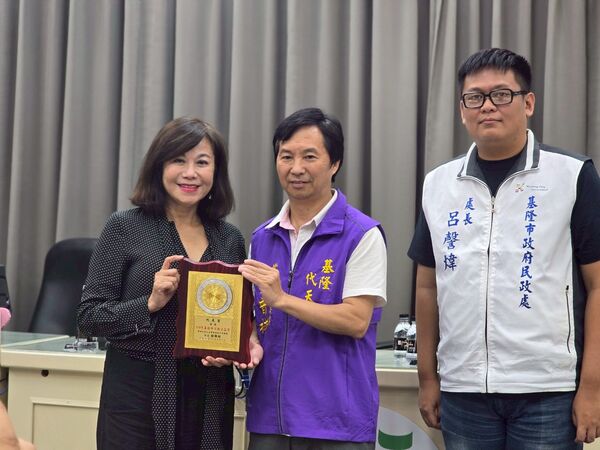 ▲基隆5間宮廟獲公益獎 邱佩琳：讓城市從心做起。（圖／記者郭世賢翻攝）