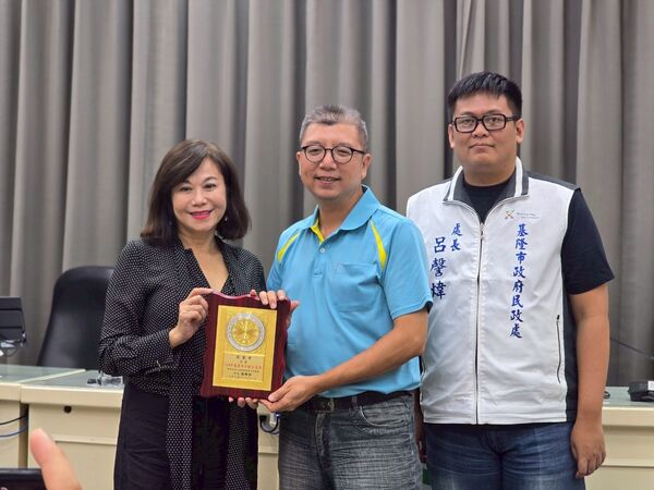 ▲基隆5間宮廟獲公益獎 邱佩琳：讓城市從心做起。（圖／記者郭世賢翻攝）