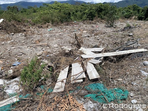 ▲▼花蓮近年來常有不肖業者以假承租土地，非法堆置廢木材、裝潢廢棄物後潛逃。（圖／花蓮縣政府提供，下同）