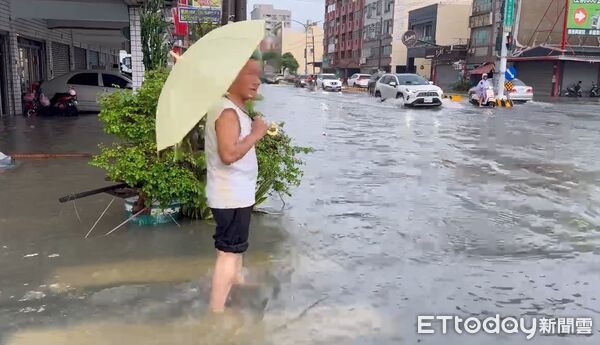 ▲▼台南安南區淹大水，民眾憤慨。（圖／記者林東良翻攝)