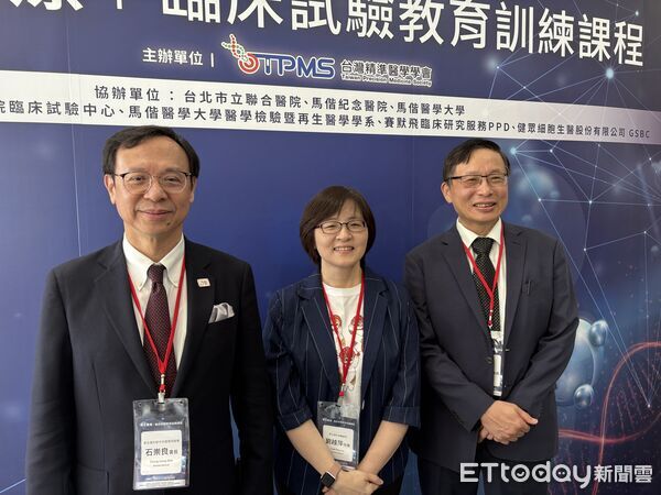 ▲▼健保署長石崇良（左）出席台灣精準醫學學會（TPMS）主辦的「再生醫療臨床試驗教育訓練課程」。（圖／記者洪巧藍攝）
