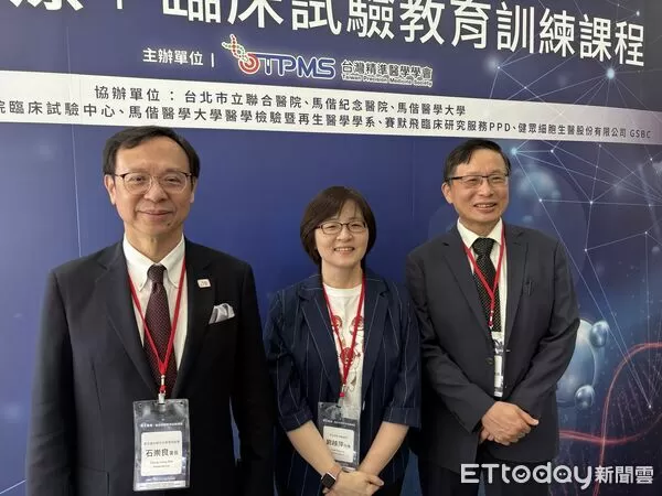 ▲▼健保署長石崇良（左）出席台灣精準醫學學會（TPMS）主辦的「再生醫療臨床試驗教育訓練課程」。（圖／記者洪巧藍攝）