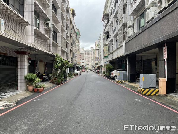 ▲台南市交通局因應豪雨積水，2日起有條件開放道路紅黃線停車。（記者林東良翻攝）