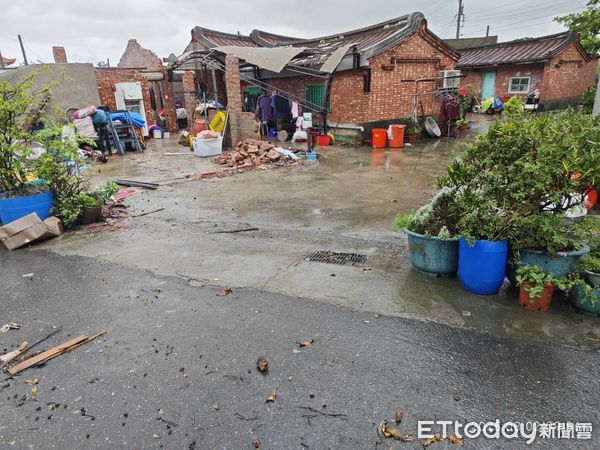 清晨出現積水情形，上午9時手動開啟閘門後逐漸退水。（記者林東良翻攝，下同）