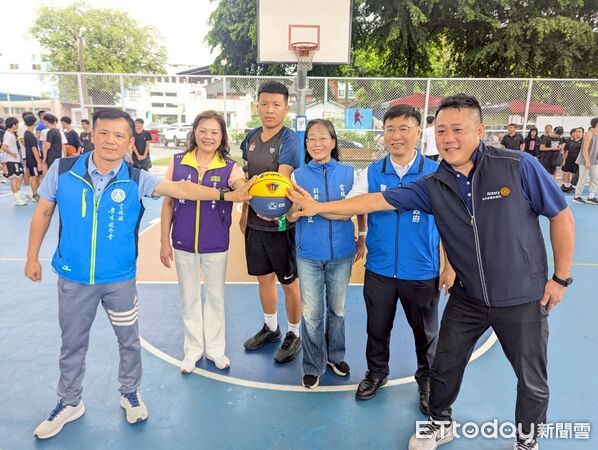 ▲比球技也拚反詐！籽公園鬥牛賽氣氛熱翻天。（圖／記者游瓊華翻攝）