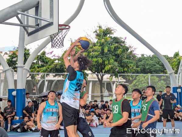 ▲比球技也拚反詐！籽公園鬥牛賽氣氛熱翻天。（圖／記者游瓊華翻攝）