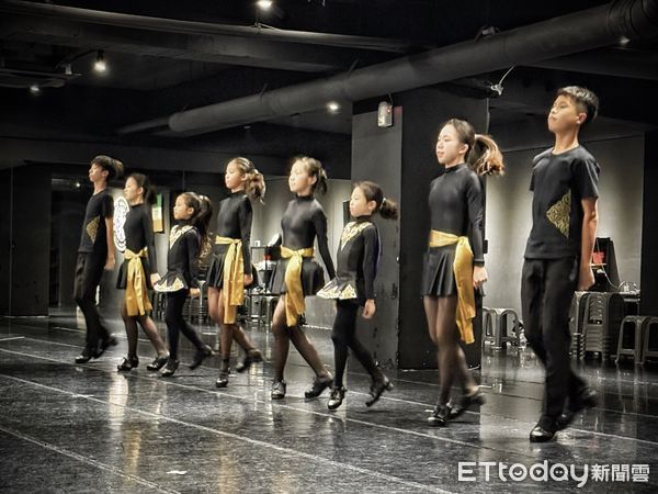 ▲少年舞者登大舞台！愛爾蘭踢踏舞跳出青春與夢想。（圖／記者游瓊華翻攝）