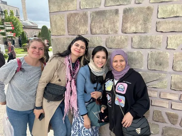 ▲李文儀到土耳其被地方媽媽看上。（圖／三立提供）