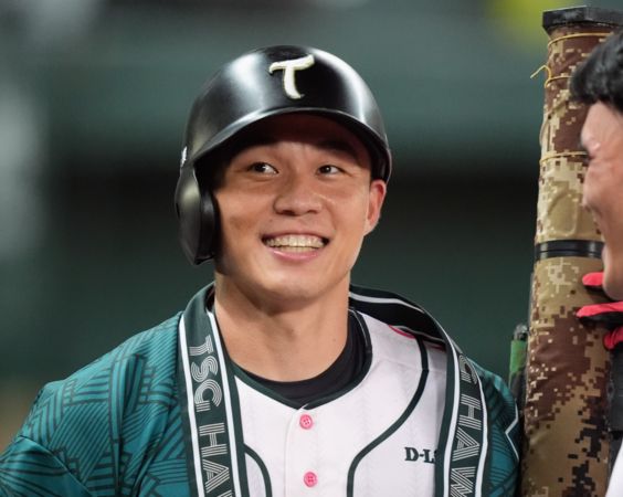 ▲▼ 王柏融、後勁            。（圖／台鋼雄鷹提供）