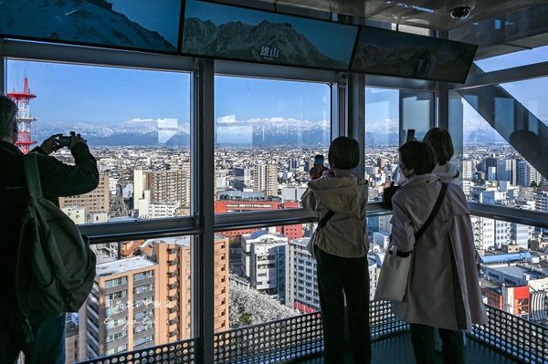 ▲▼富山市役所展望台，市中心絕佳360度景觀眺望立山連峰。（圖／部落客周花花提供）