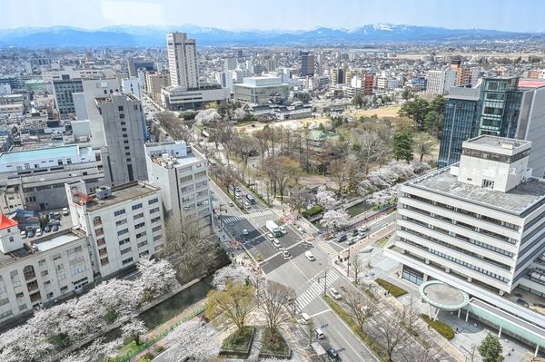 ▲▼富山市役所展望台，市中心絕佳360度景觀眺望立山連峰。（圖／部落客周花花提供）