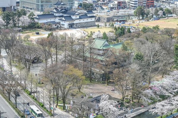 ▲▼富山市役所展望台，市中心絕佳360度景觀眺望立山連峰。（圖／部落客周花花提供）