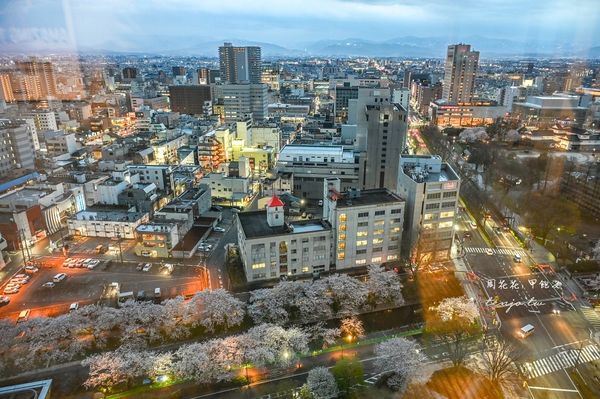 ▲▼富山市役所展望台，市中心絕佳360度景觀眺望立山連峰。（圖／部落客周花花提供）