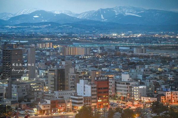 ▲▼富山市役所展望台，市中心絕佳360度景觀眺望立山連峰。（圖／部落客周花花提供）