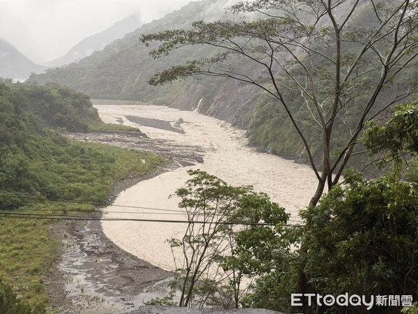 ▲8月3日現場降下豪雨，案發地點上游發生土石流            。（圖／記者吳奕靖翻攝）