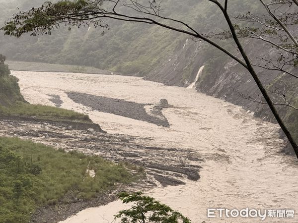 ▲8月3日現場降下豪雨，案發地點上游發生土石流            。（圖／記者吳奕靖翻攝）