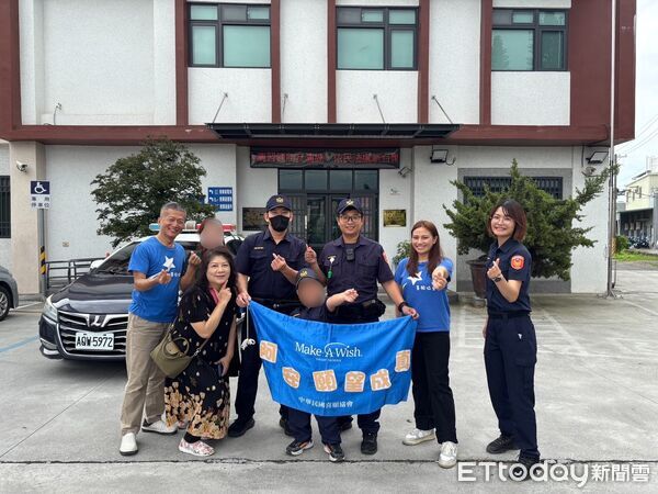 ▲屏東警分局員警助「阿安」完成一日警察心願。（圖／記者陳崑福翻攝）