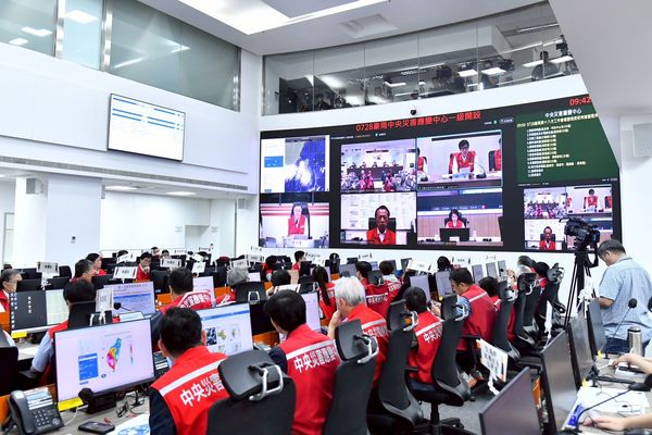 ▲▼行政院長卓榮泰今（3日）視導「0728豪雨中央災害應變中心」。（圖／行政院提供）