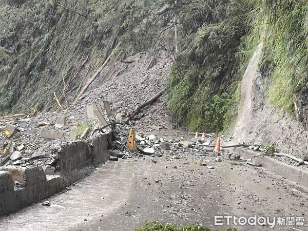 ▲▼台東縣海端鄉台20線栗園路段邊坡坍方。（圖／公路局提供）