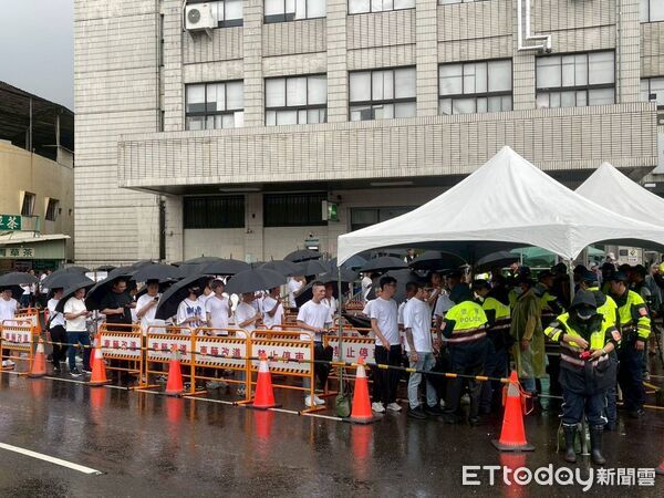 ▲屏東警分局在沈姓男子告別式會場加強因應措施。（圖／警方提供）