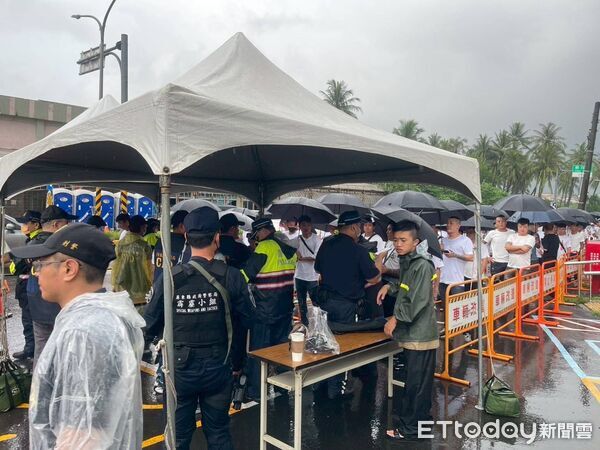 ▲屏東警分局在沈姓男子告別式會場加強因應措施。（圖／警方提供）