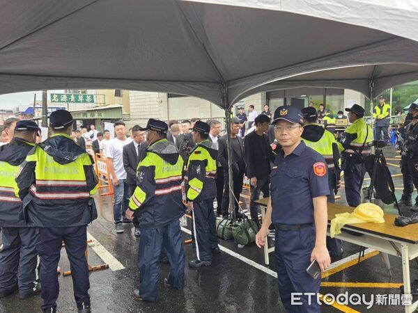 ▲屏東警分局在沈姓男子告別式會場加強因應措施。（圖／警方提供）