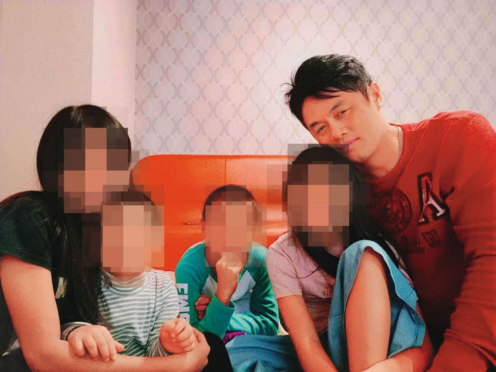 有過2段婚姻的郭岱琦（右）共有2子、2女，一共4名子女。（翻攝郭岱琦臉書）