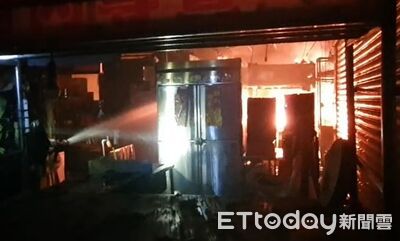 快訊/中壢環東市場晚間失火 爆炸聲不斷民眾驚呼圍觀
