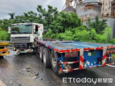 永康交流道聯結車自撞護欄！　駕駛雨天打滑擦傷送醫