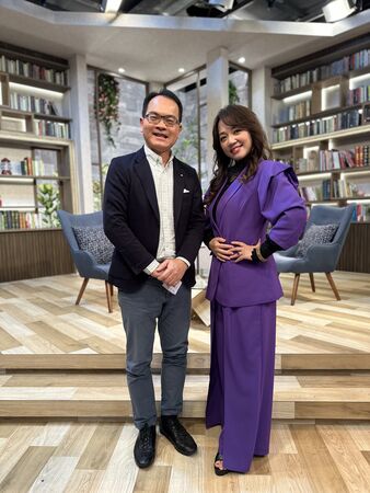 ▲▼「金曲歌后」秀蘭瑪雅接受鄭弘儀訪問。（圖／三立提供）