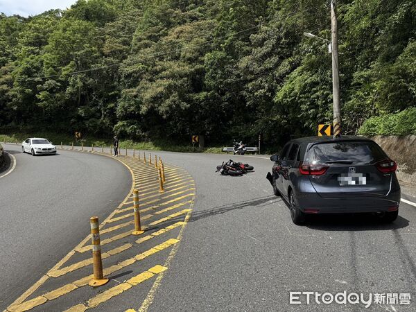 ▲▼北宜公路黃牌自摔後撞對向小客車             。（圖／記者陳以昇翻攝）