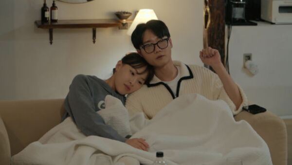 ▲▼《母胎》志軟低調熱戀中！「波浪大捲、長髮」近況美到認不出 。（圖／翻攝自Netflix）