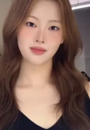 ▲▼ ▲▼《母胎》志軟低調熱戀中！「波浪大捲、長髮」近況美到認不出 。（圖／翻攝自ＩＧ）